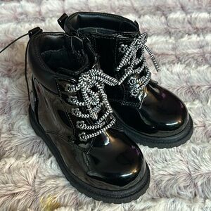 Wonder Nation kids zip down boots